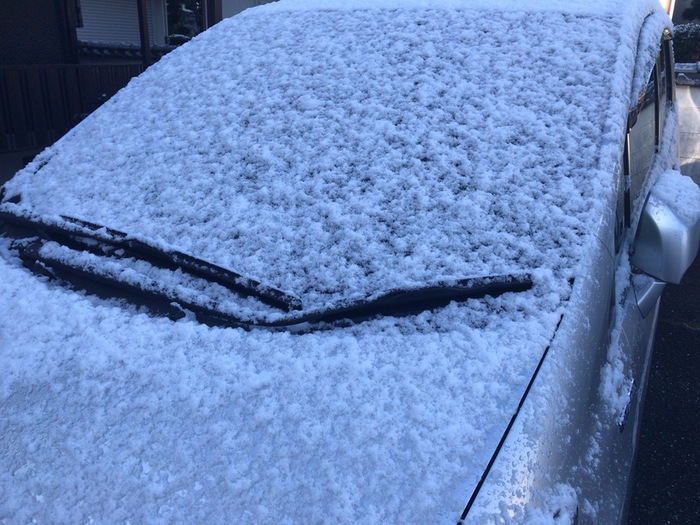 今朝（12月29日）の久留米市は雪が積もっていた！寒い〜