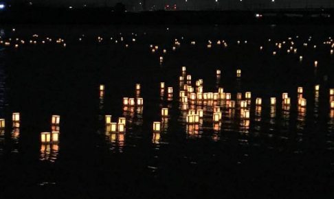 久留米流し灯籠 約3,000個の灯籠 故人をしのぶ 筑後川伝統の精霊流し