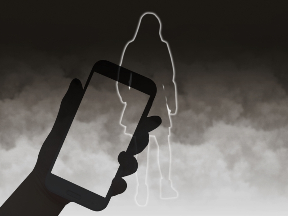久留米市上津町で盗撮事案が発生 男が女性に対し携帯電話を差し向ける