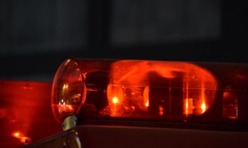 久留米市日吉町 国道209号線で衝突事故 車が中央分離帯の街灯に衝突し男性が重傷