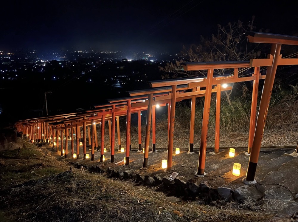 浮羽稲荷神社ライトアップアート！プロジェクションマッピングや夜市開催【うきは市】