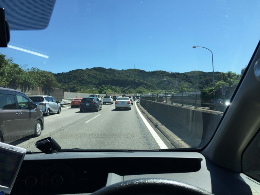 九州道下り 筑紫野IC付近で交通集中により30キロの渋滞 久留米IC付近8キロ渋滞