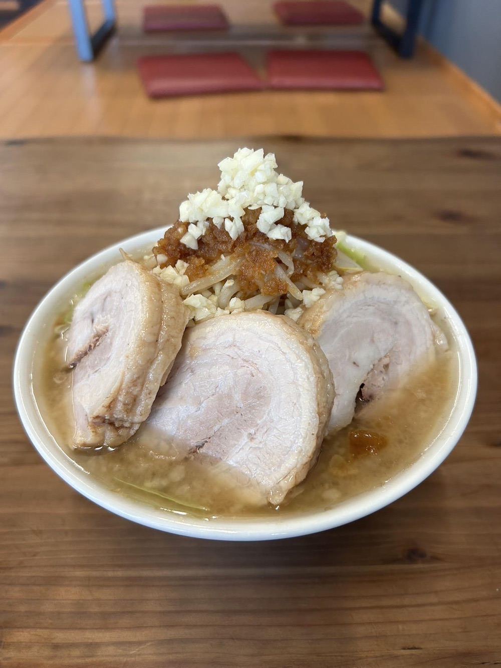 基本（べんじろう）拉麺べんげの濃厚豚骨スープ×二郎系