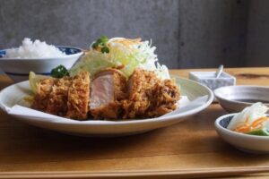 カツ丼と親子丼の光 久留米店 西鉄久留米駅構内に7月オープン！