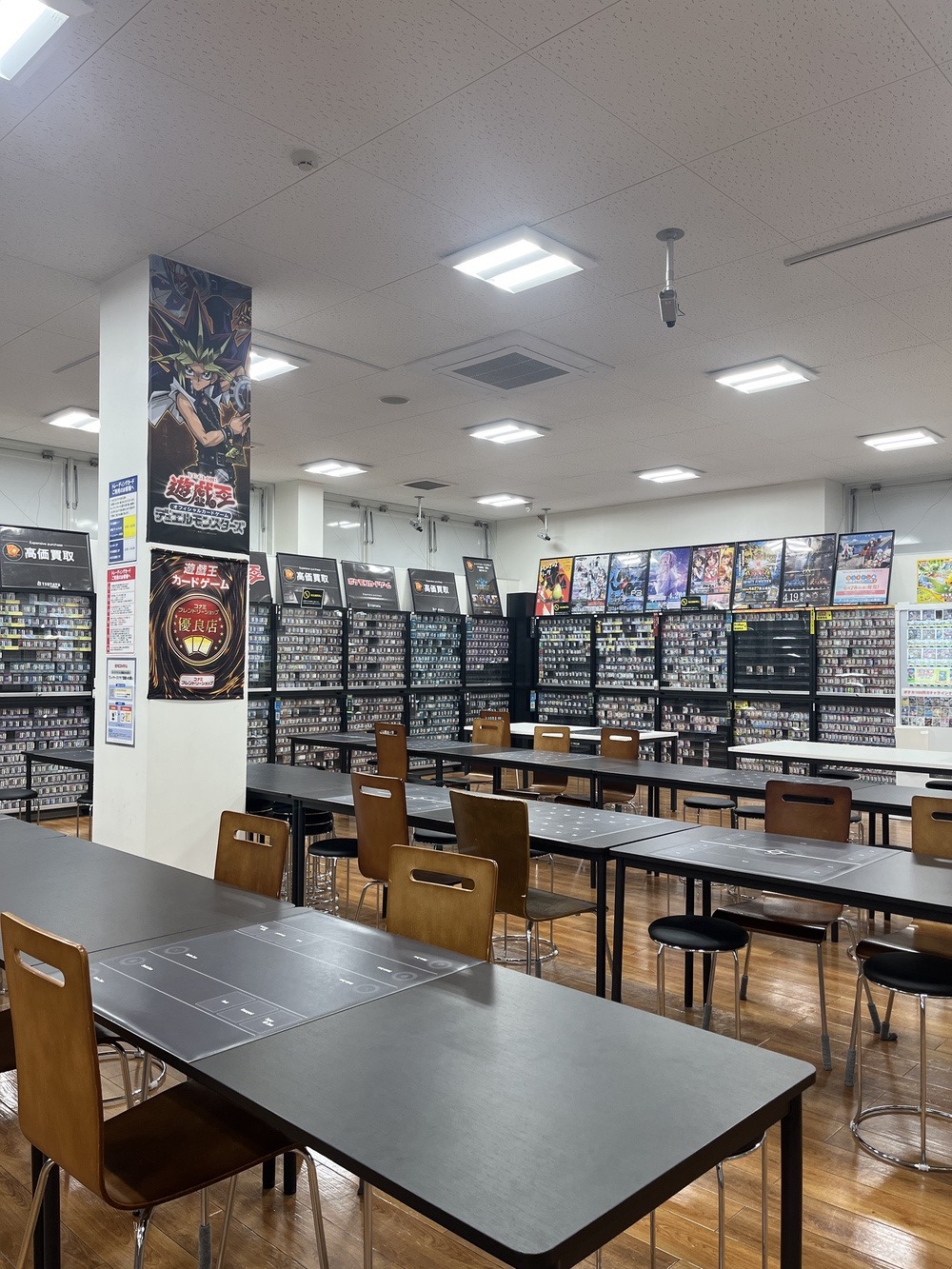 TSUTAYA柳川店 トレーディングカード 無料のバトルコーナー併設