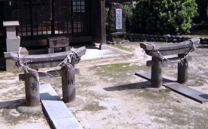 筑後市 粟島神社大祭 高さ35cm 「ミニ鳥居くぐり」健康祈願！甘酒のおもてなしも