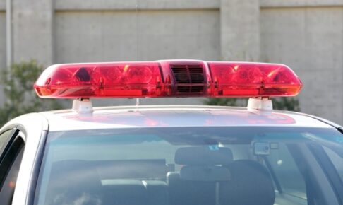 久留米市で無免許運転疑いで小学校教頭の男を逮捕 当て逃げ事故も