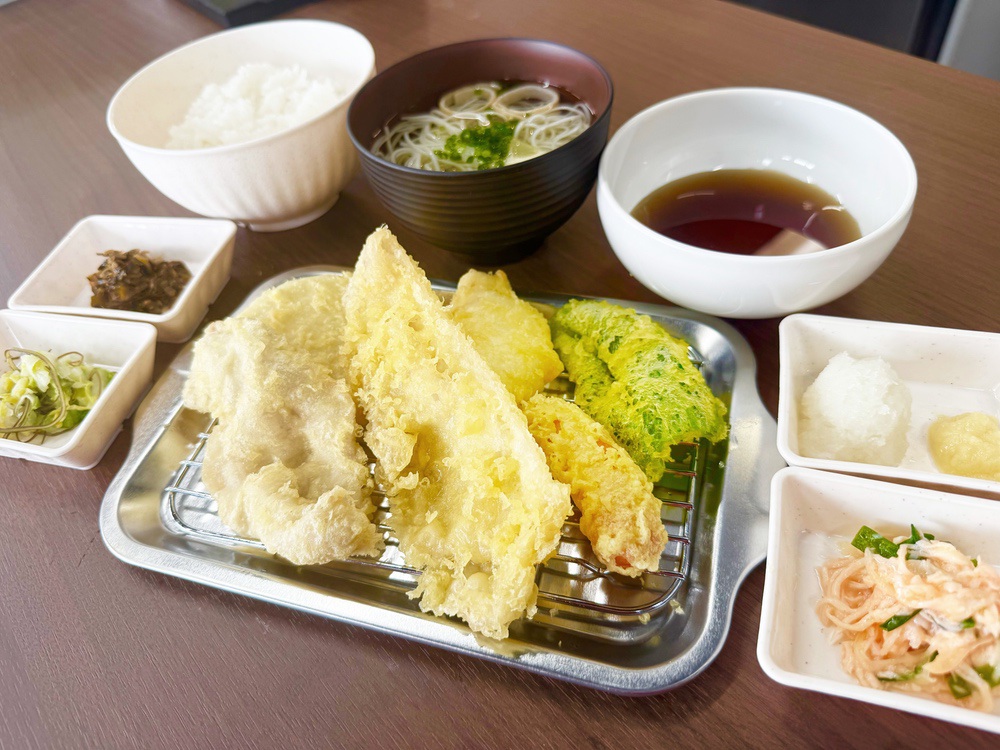 天きち定食(えび・白身魚・半熟卵・野菜三種) 天きち定食(えび・白身魚・半熟卵・野菜三種)