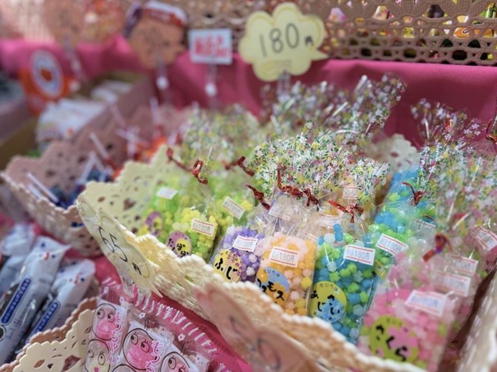 「駄菓子専門店みんなのMe∞na」久留米市に期間限定オープン！幅広い品揃え