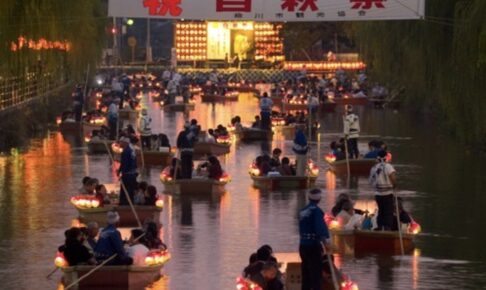 柳川市「白秋祭水上パレード」明かりを灯したどんこ舟 打上花火でフィナーレ！