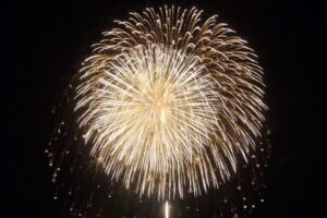 八女市 夏まつり「よかっ祭2025」8月開催！山間部から打ち上がる迫力満点の花火