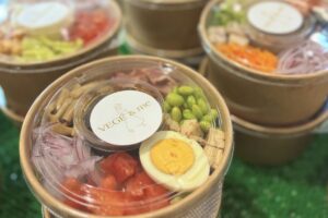 チョップドサラダ専門店「VEGE & me」レイリア久留米に8月期間限定オープン！