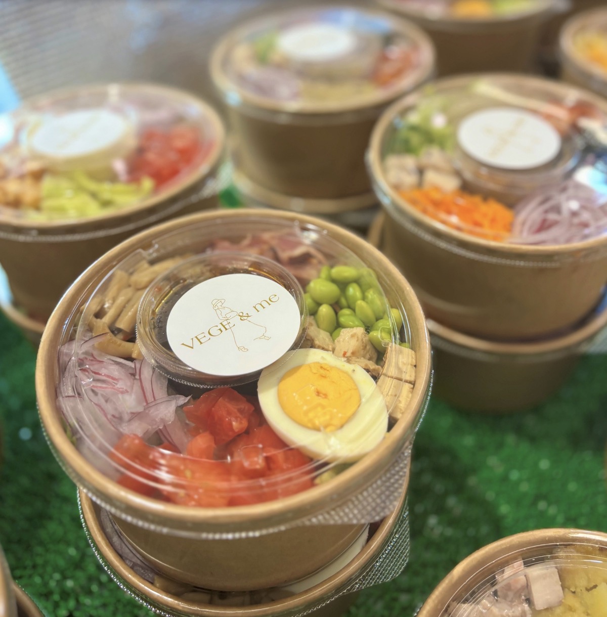 チョップドサラダ専門店「VEGE & me」レイリア久留米に8月期間限定オープン！