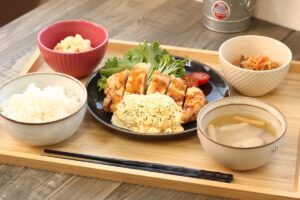 「ひとやすみ」久留米市にオープン！栄養士監修の定食とデザートを提供する定食屋