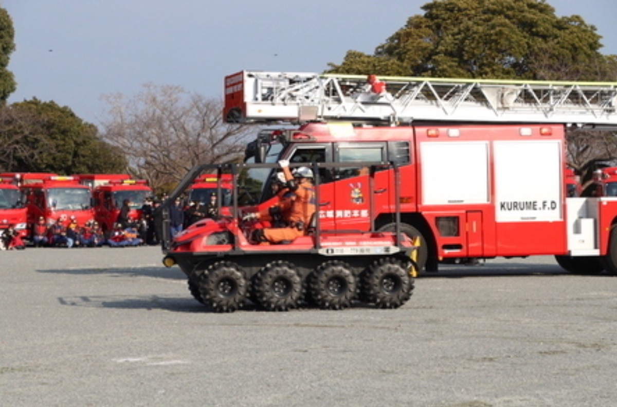 「久留米市消防出初式2026」分列行進、訓練展示や消防団の伝統演技