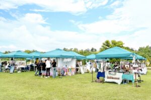 「吉野ヶ里マルシェ」グルメや雑貨が大集合！セラピードッグ体験など体験型ブースも