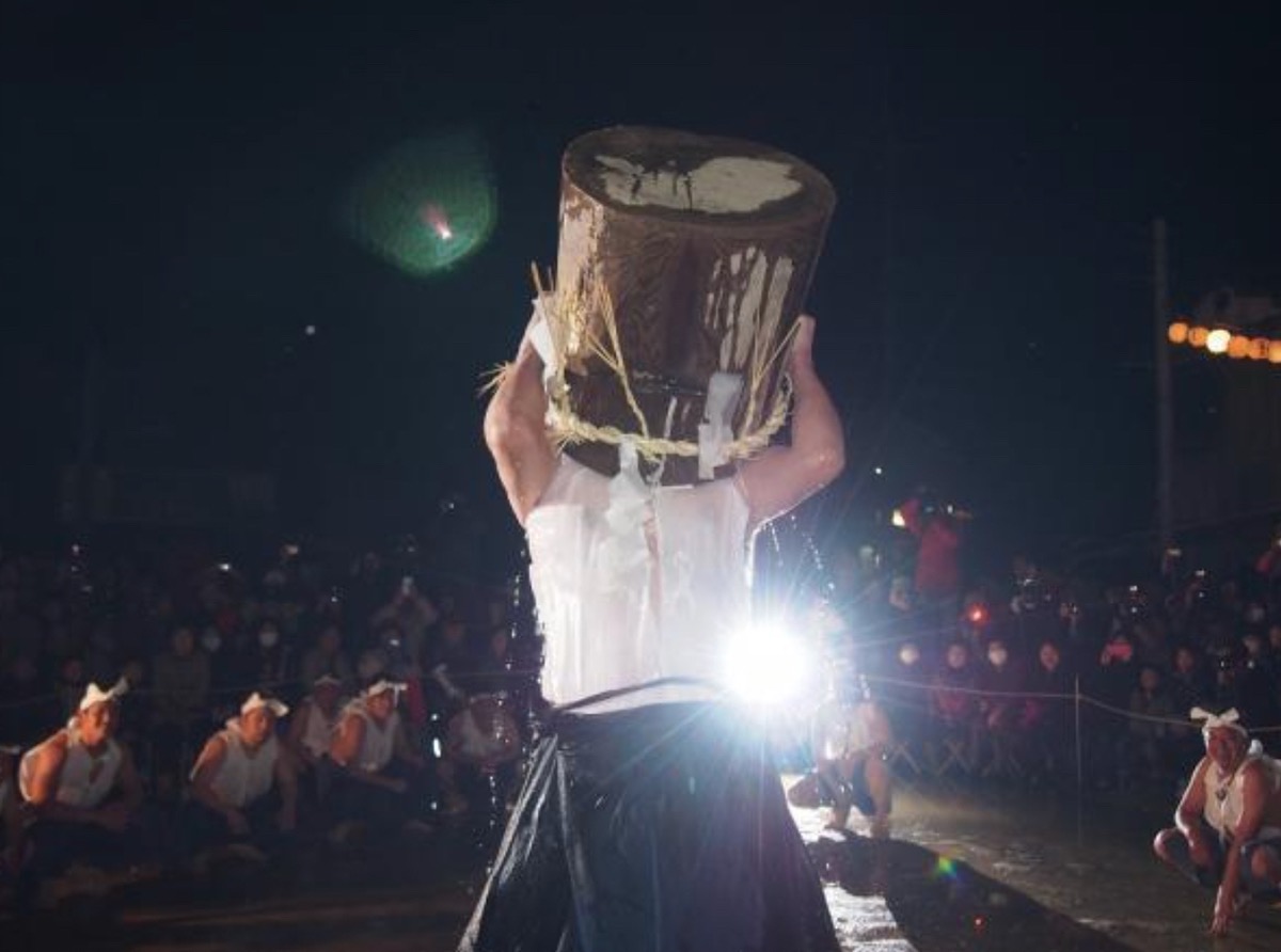 大牟田市「臼(水)かぶり」厳冬の中で行われる奇祭 三池本町祇園宮の神事