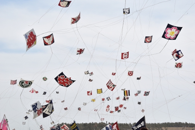 「うきは市大石親子凧揚げ大会2026」当日受付で自由参加!新春恒例行事