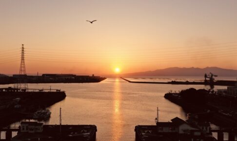 【大牟田市】三池港から見える絶景「光の航路」世界遺産からのご来光！特別開放