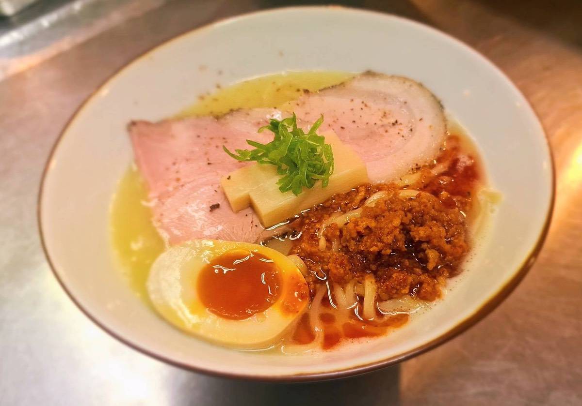 豚TORIしおラーメン（自家製麻辣辛豚トッピング）