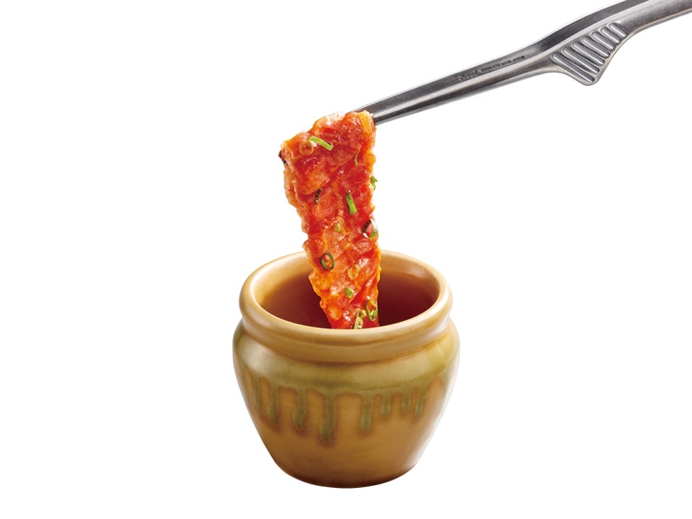 焼肉きんぐ「沖縄フェア」オリジナルハイサイソースで食べる 壺漬けすだれ豚バラカルビ