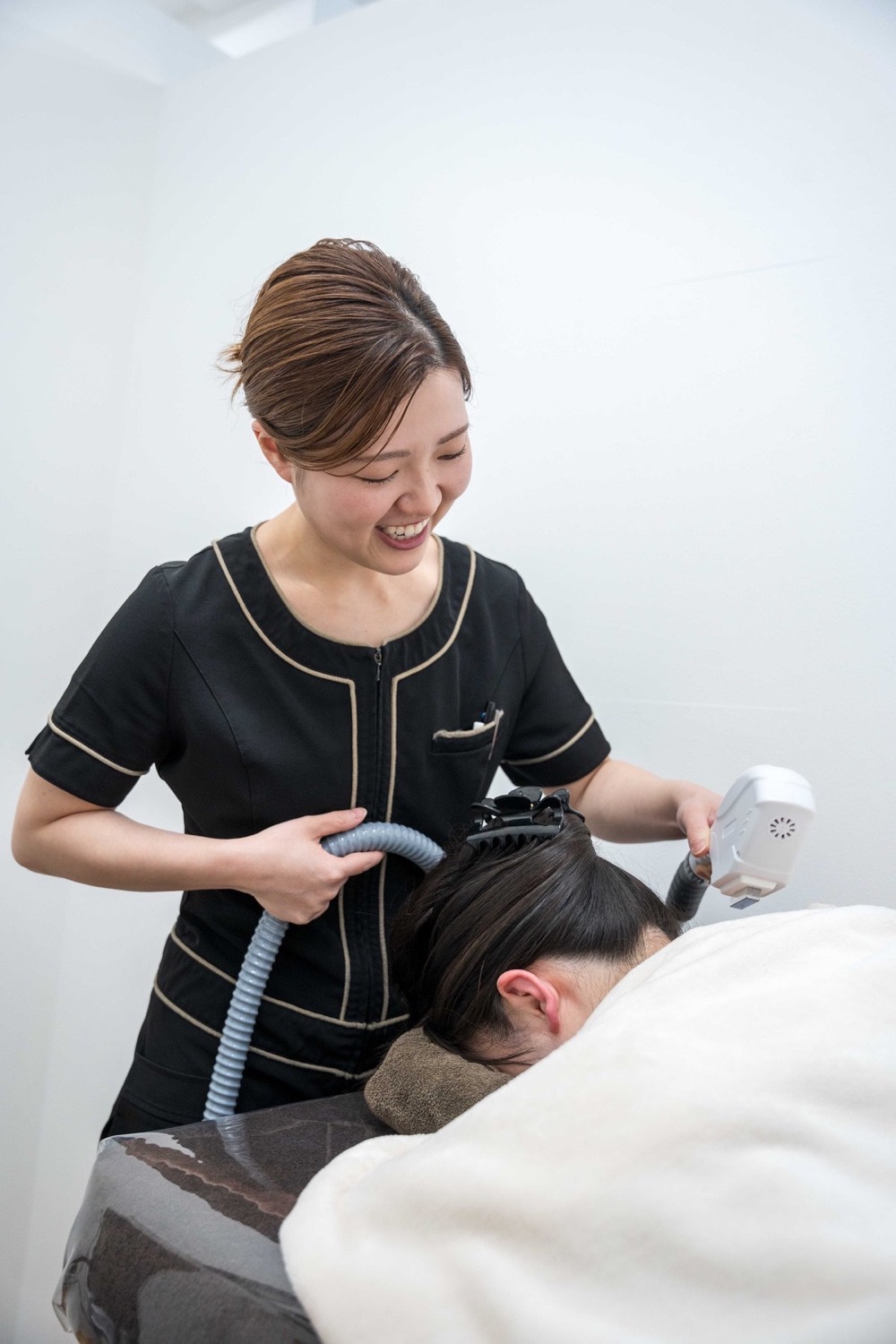 うなじ矯正専門店ミース 久留米店 施術はすべて美容師免許を持ったスタッフが担当
