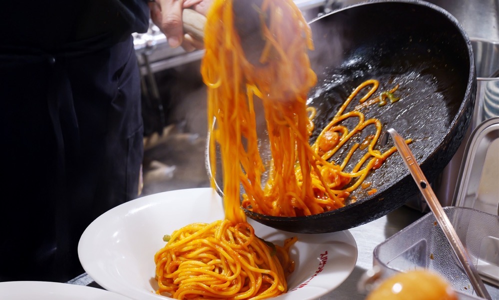 濃厚ナポリタンソースがもっちり麺によく絡みます