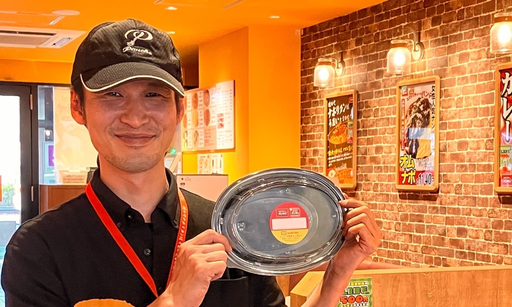 西鉄久留米駅店の西本店長。お持ち帰りしたい時は気軽に声をかけてくださいね、だそうです。