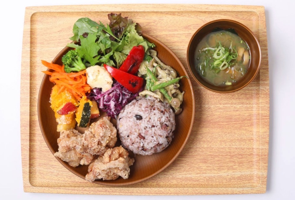 タニタカフェ+定食（から揚げ）