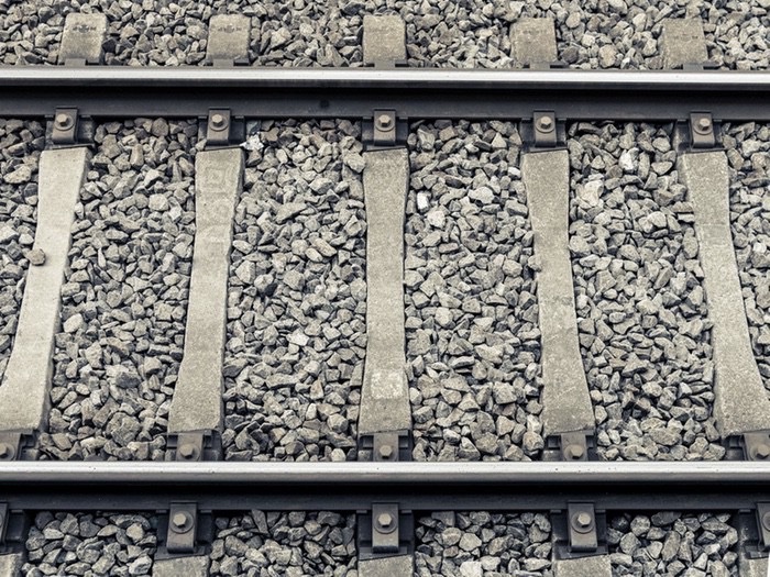 西鉄 天神大牟田線 宮の陣駅と櫛原駅の間で架線飛来物付着による運転見合せ